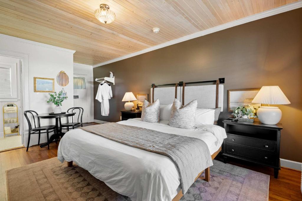 a bedroom with a large bed and a wooden ceiling at Historic Riverview Inn Five in Chattanooga