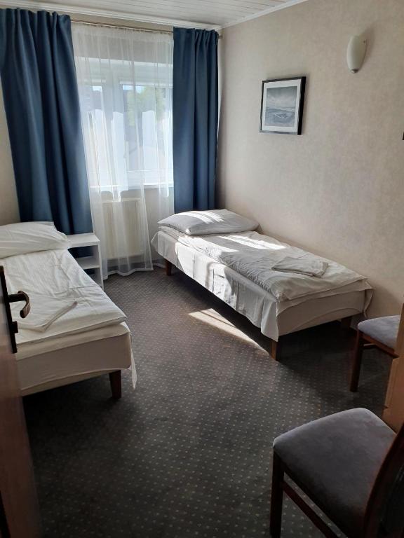 Wojciech-pokoje PREMIUM-śniadania bufet-2 sale zabaw-możliwość wyżywienia - Family Room With Shower
