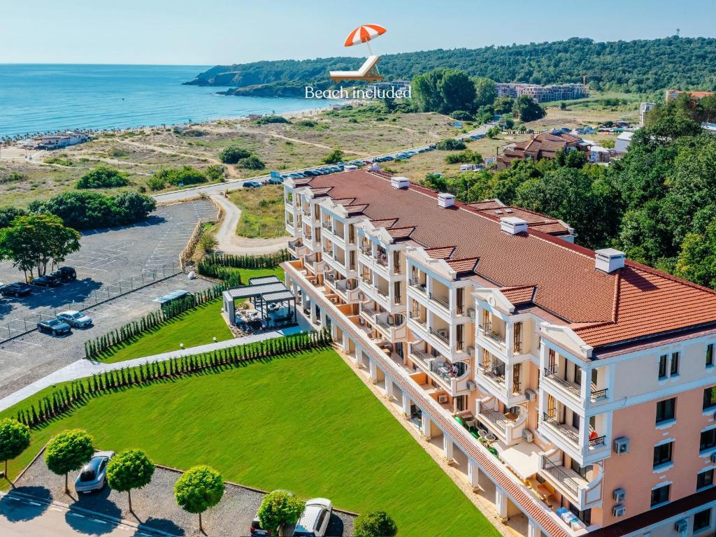 an aerial view of a building with a park at Green Life Sozopol Antares in Sozopol