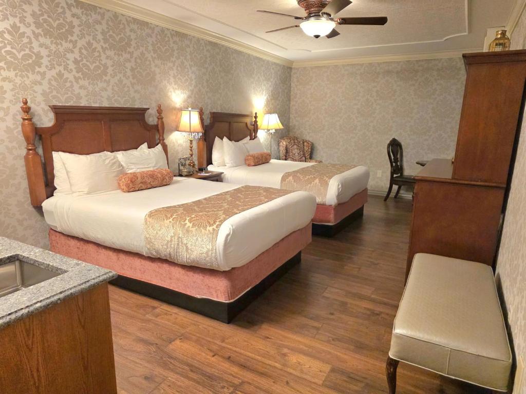 Fulton Steamboat Inn - 