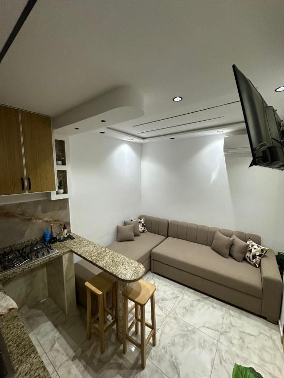 a living room with a couch and a table at 1-bedroom apartment in Monastir