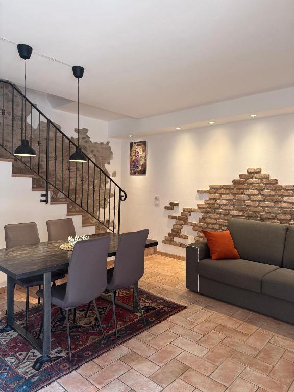 a living room with a table and a couch at Corte Magnolia Terme & Lago di Garda in Colà di Lazise