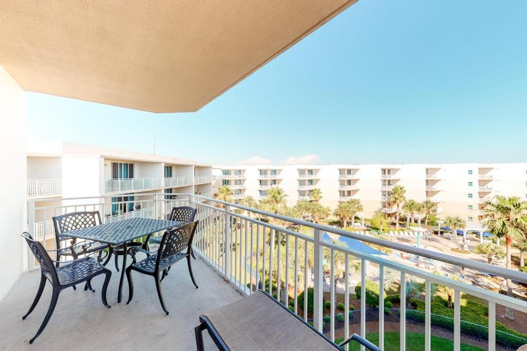 Tropical Condo On Okaloosa Island 490 Feet Of Private Beach, Destin, FL