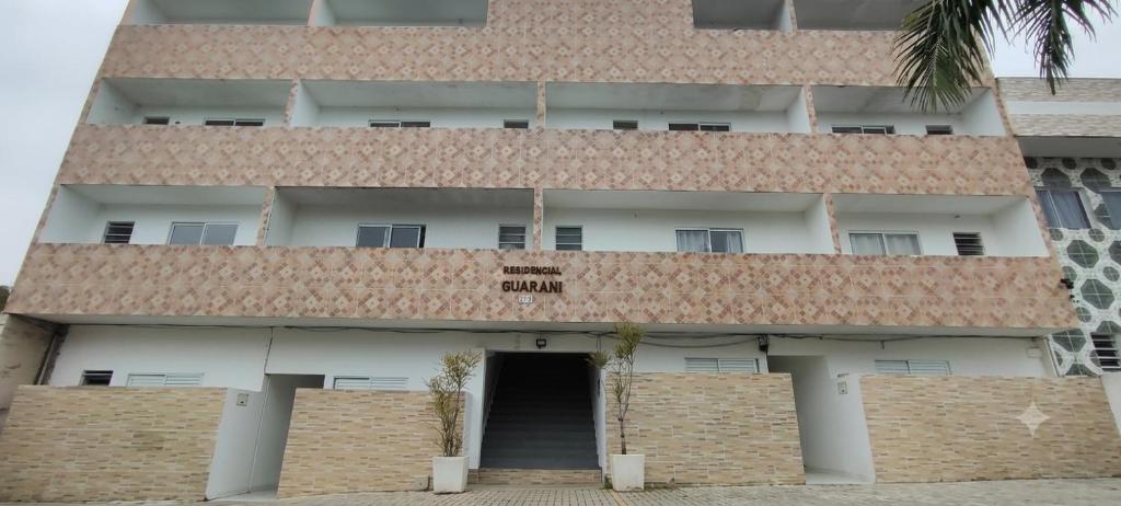 an external view of the hotel at SJ Suites in São José dos Pinhais