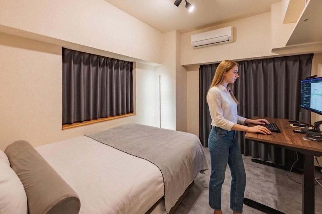 Work Friendly Room 3 min to Station Simmons Bed WiFi and Desk