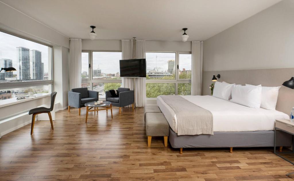 a hotel room with a bed and a tv at Almarena Madero Urbano, Affiliated by Meliá in Buenos Aires