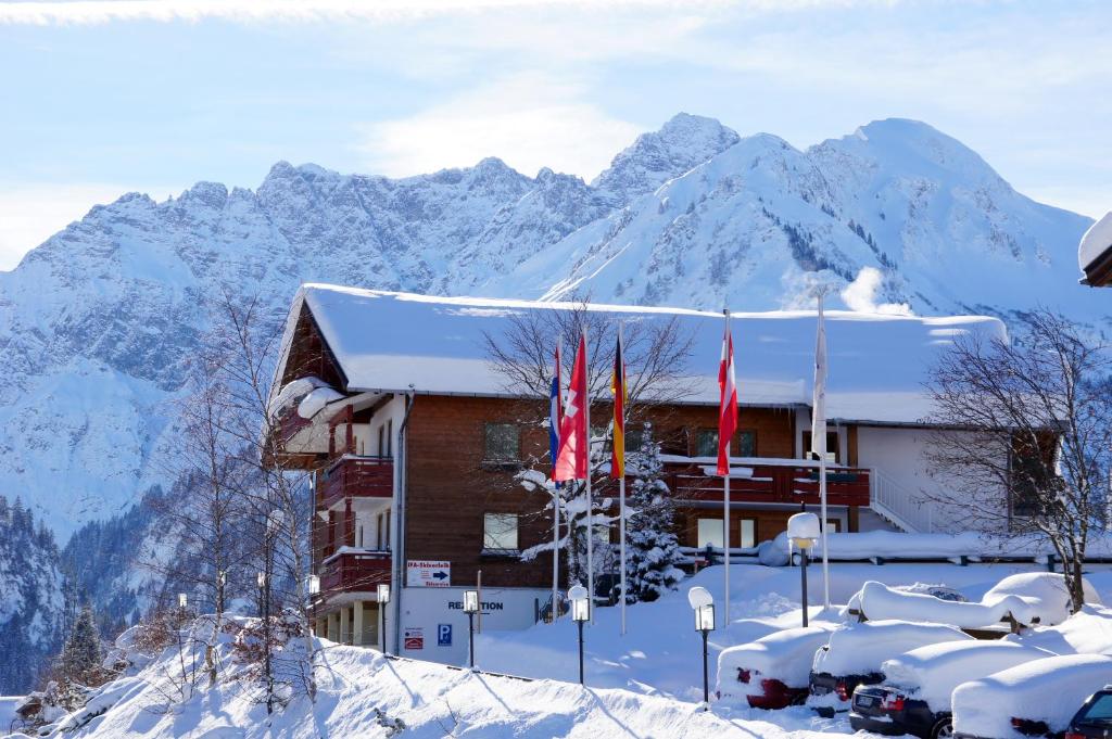 Nespecifikovaný výhled na hory nebo výhled na hory při pohledu z hotelu