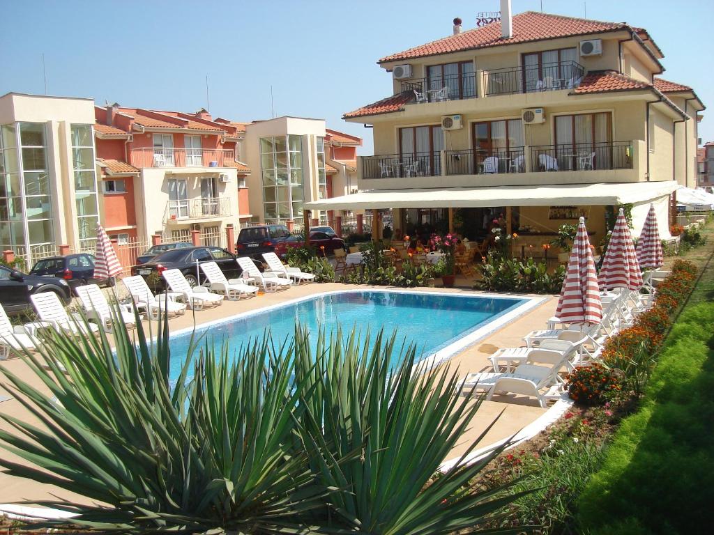 Bazén v ubytování Family Hotel Muses nebo v jeho okolí