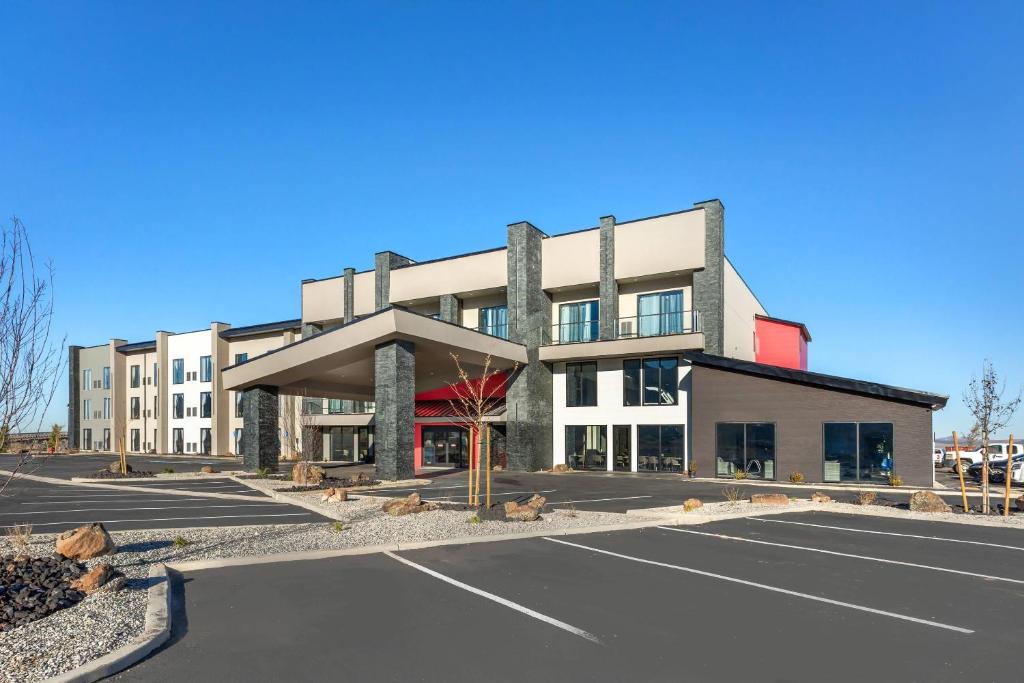 an empty parking lot in front of a building at The Valor, an Ascend Collection Hotel in Parowan