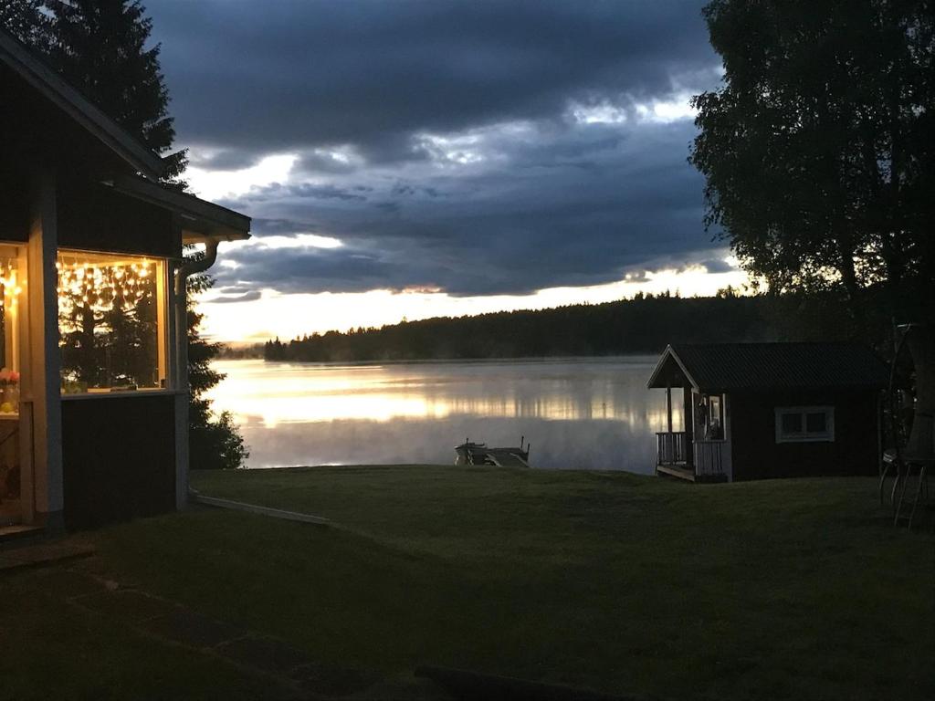 Idyllic cottage with lake view