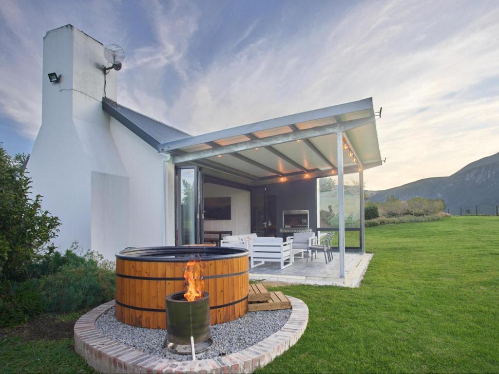 a house with a barrel fire pit in the yard at Kiekiebos in Wilderness
