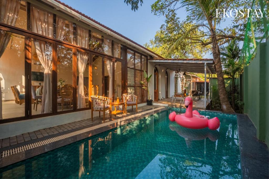 a swimming pool with a pink float in a house at EKOSTAY - Assa Villa in Marna