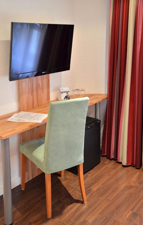 TV a/nebo společenská místnost v ubytování Hotel im Kupferkessel