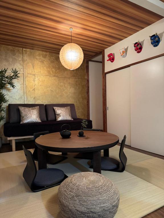Hokusai Japanese Home Haneda 14min