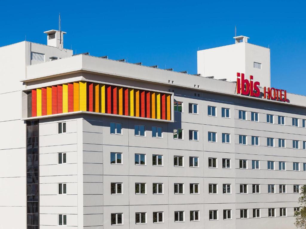 a building with colored stripes on the top of it at ibis Erechim in Erechim