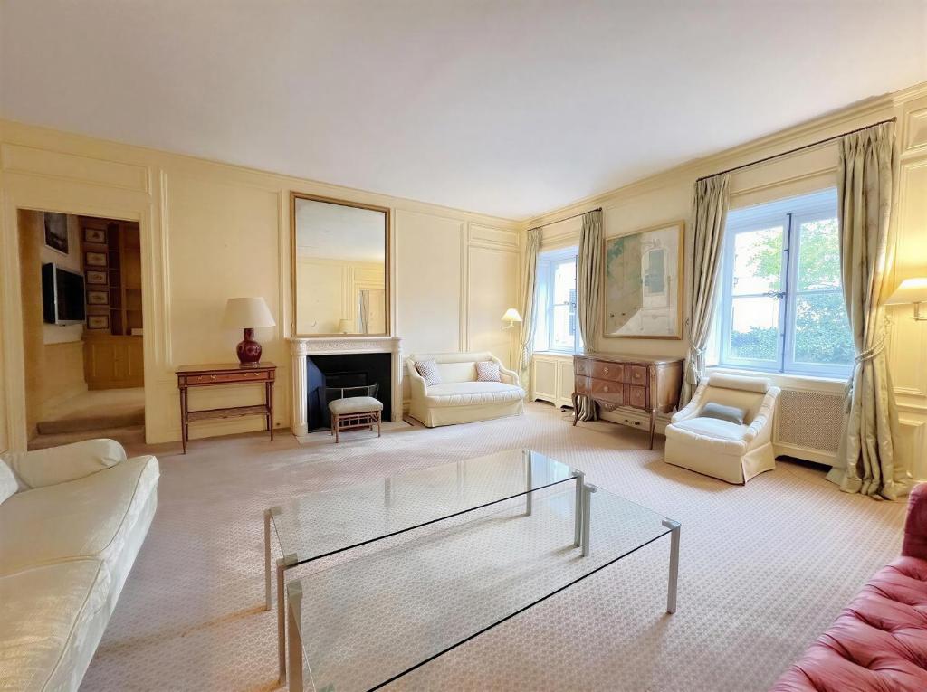 Invalides Garden Residence