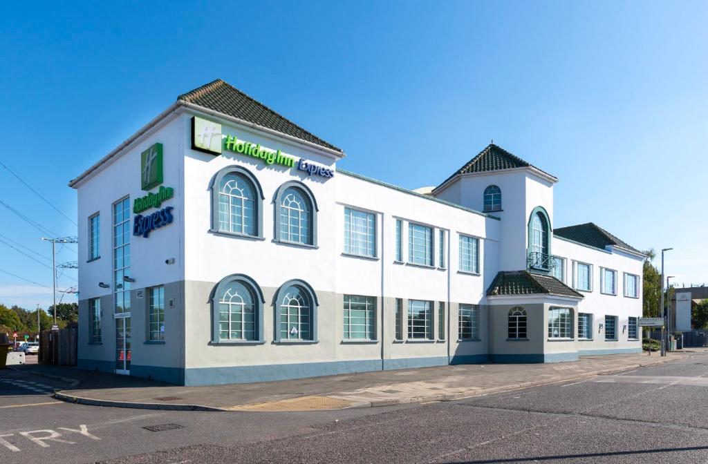 a white building on the corner of a street at Holiday Inn Express London Chingford by IHG in London