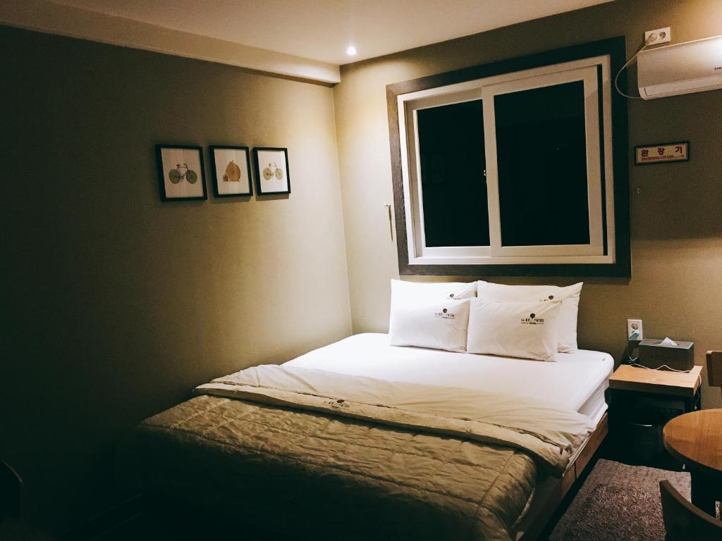 Postel nebo postele na pokoji v ubytování IDEA Hotel