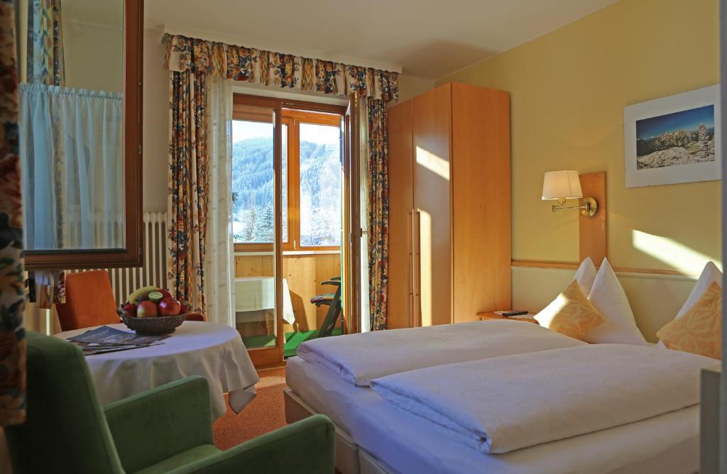 Una cama o camas en una habitación de Hotel - Restaurant Gosauerhof