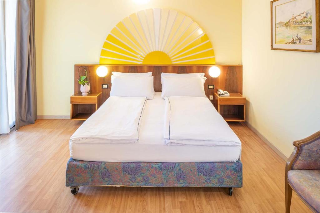 Park Hotel Jolanda - Triple Room With Lake View