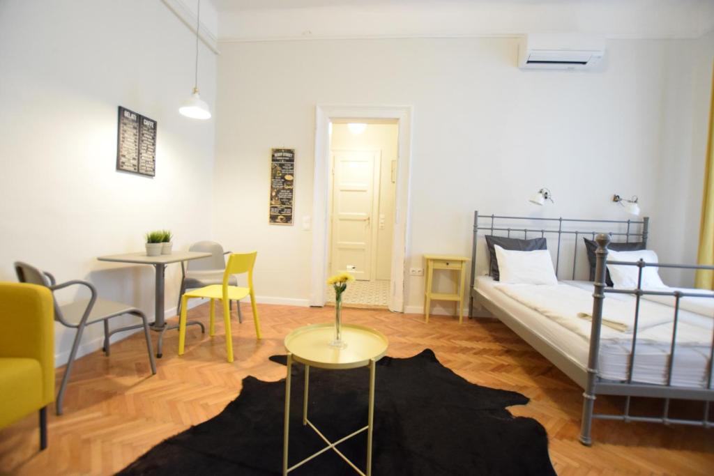 A bed or beds in a room at Standard Apartment by Hi5 - Chainbridge