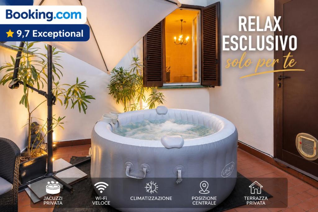 a hot tub in the middle of a room at Zen Retreat per Coppie con Jacuzzi - Dehor e Garage Privato - Check in Automatico e Climatizzatore in Casale Monferrato