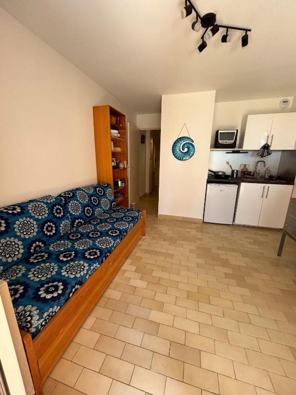 Bright apartment, 5-minute walk to Hyères beach