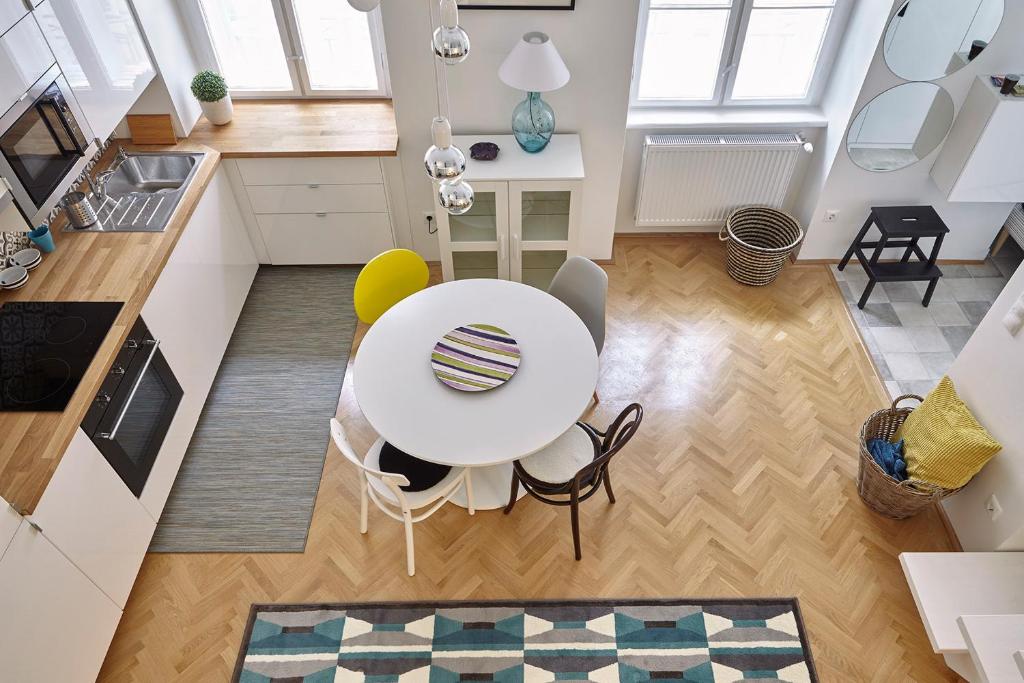 A kitchen or kitchenette at Standard Apartment by Hi5 - Chainbridge