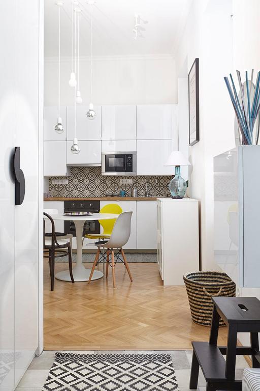 A kitchen or kitchenette at Standard Apartment by Hi5 - Chainbridge