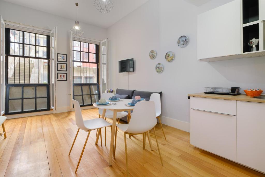 Mouzinho 244 - Porto Houses & Suites - 