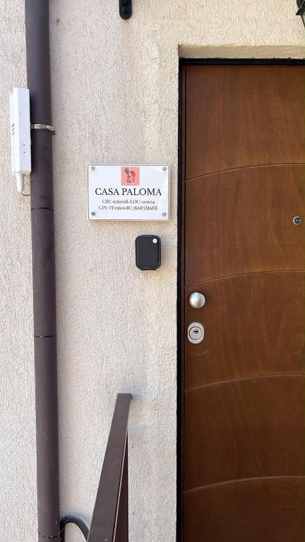 a sign on the side of a building next to a door at Casa Paloma Free Parking in Bolsena