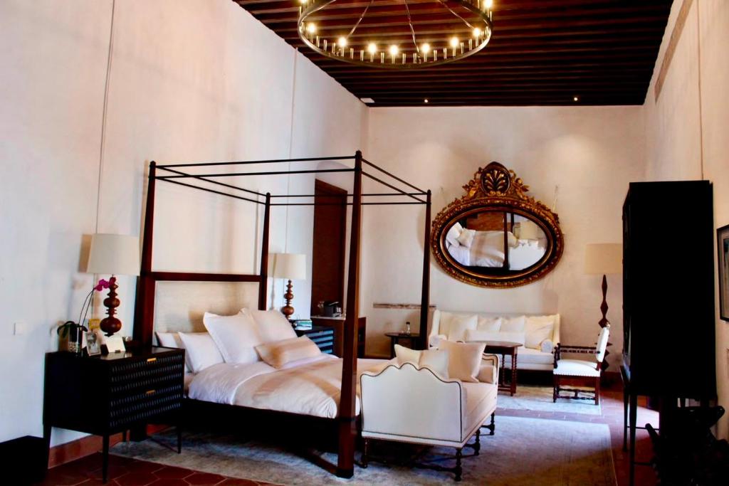 Postel nebo postele na pokoji v ubytování Barbara Boutique Hotel