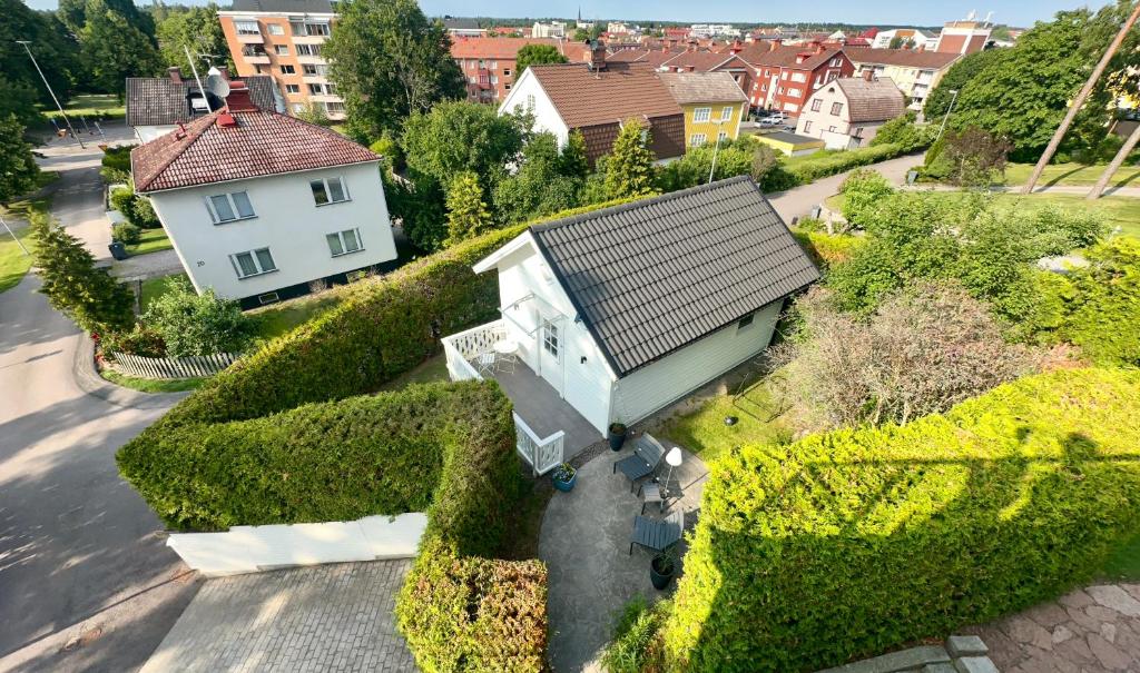 an aerial view of a house with trimmed hedges at Prinshöjden Apartments & Villas - Katrineholm Residential in Katrineholm