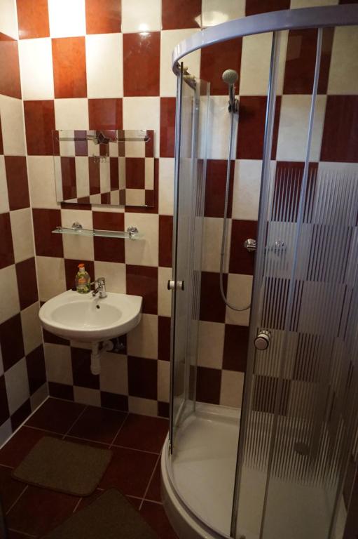 Koupelna v ubytování Vadrózsa Vendégház-Apartman