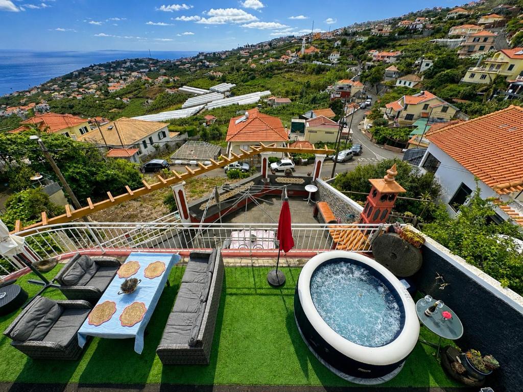 an outdoor swimming pool with a bath tub on a house at Ponta do Sol Villa in Ponta do Sol