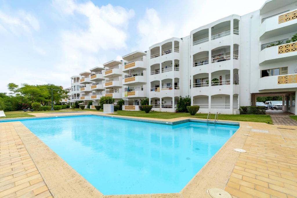 OuraPool Apartment - T by HelloVacations