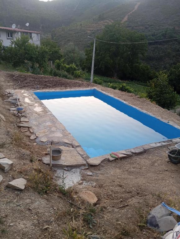 a swimming pool in the middle of a yard at O cantinho d'abelheira in Falgueiras