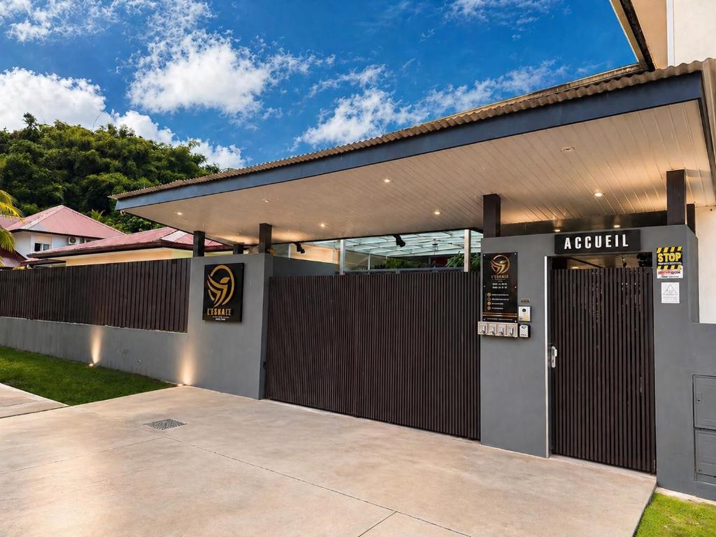 a building with a gate and a fence at L'Eskale Guyane in Montjoly