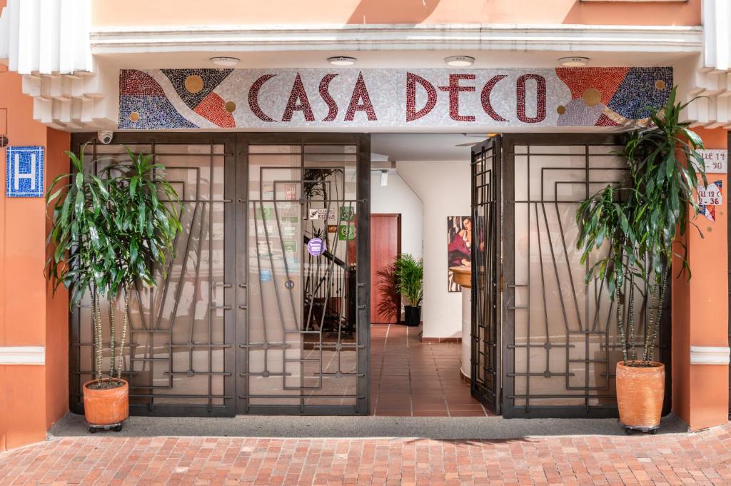 an entrance to a casa de dereo with plants in front at Hotel Casa Deco in Bogotá