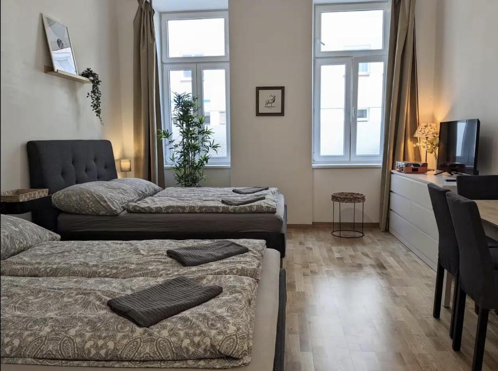 Central Renovated Long-Term Apartment