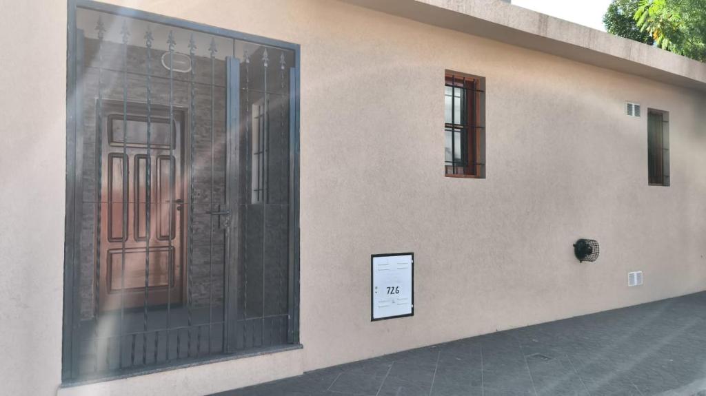 a building with a door and a sign on it at Renzo in Deán Funes
