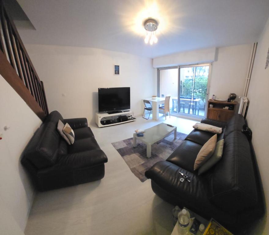 Beau Duplex Familial