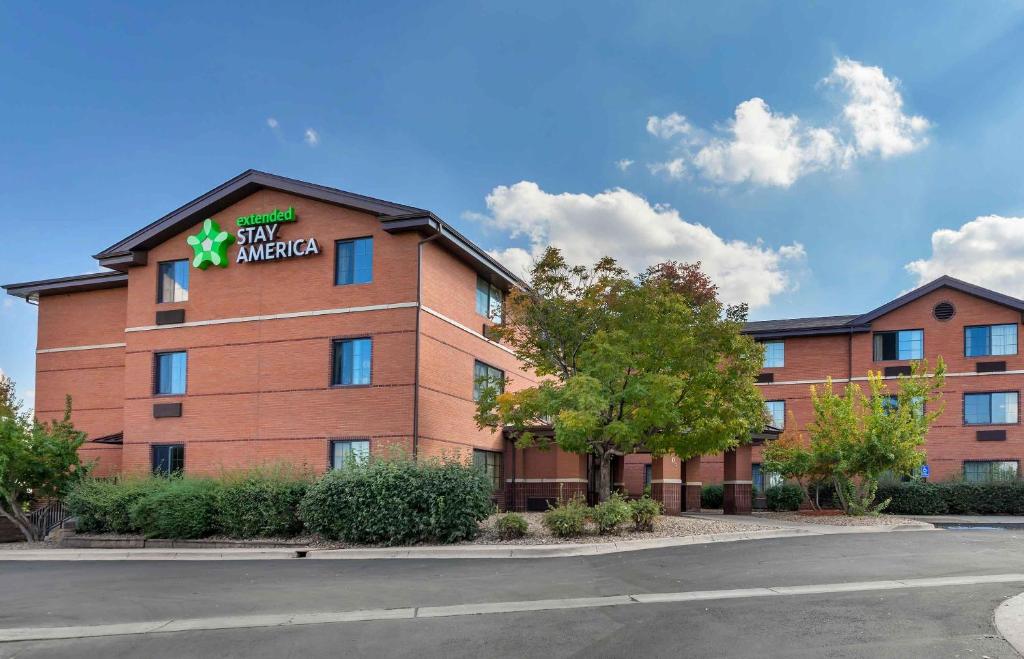 a large brick building with a star sign on it at Extended Stay America Select Suites - Denver - Tech Center South in Centennial