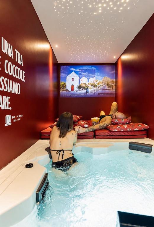 a woman in a hot tub in a hotel room at Napoli in relax in Naples