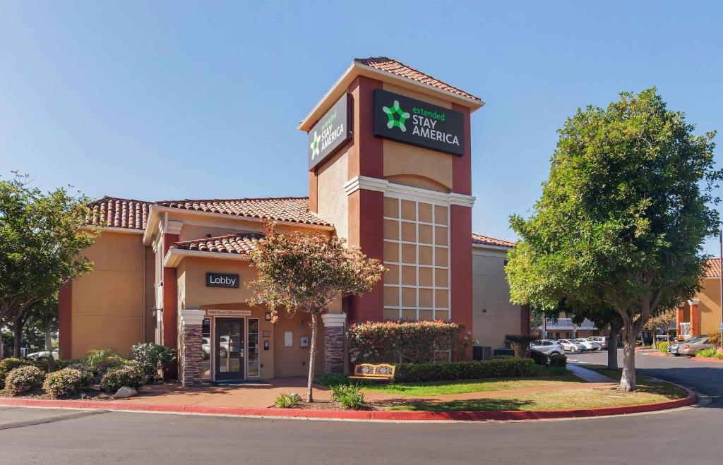 a hotel with a sign on top of a building at Extended Stay America Suites - San Diego - Sorrento Mesa in Sorrento