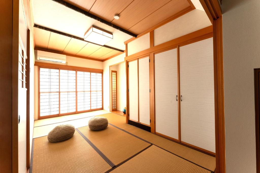 a room with two meditation spheres on the floor in a room with windows at 野町 庵 in Kanazawa