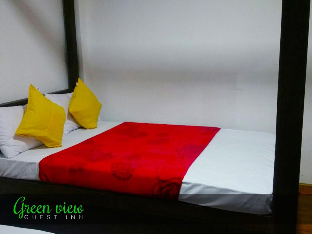 Postel nebo postele na pokoji v ubytování Green View Guest Inn