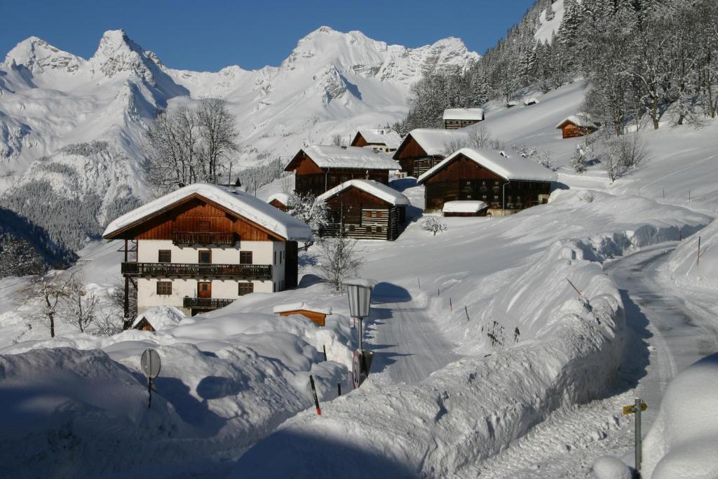 Gasthof "Zur Gemütlichkeit" v zime