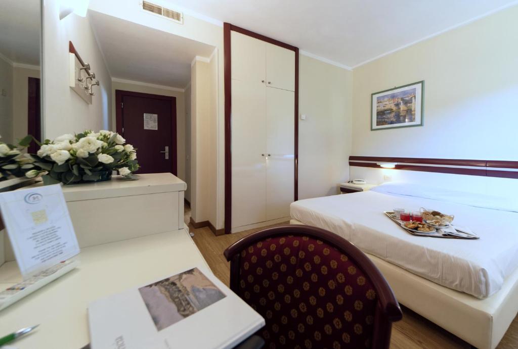 Hotel Fabricia - Budget Double Or Twin Room Garden View