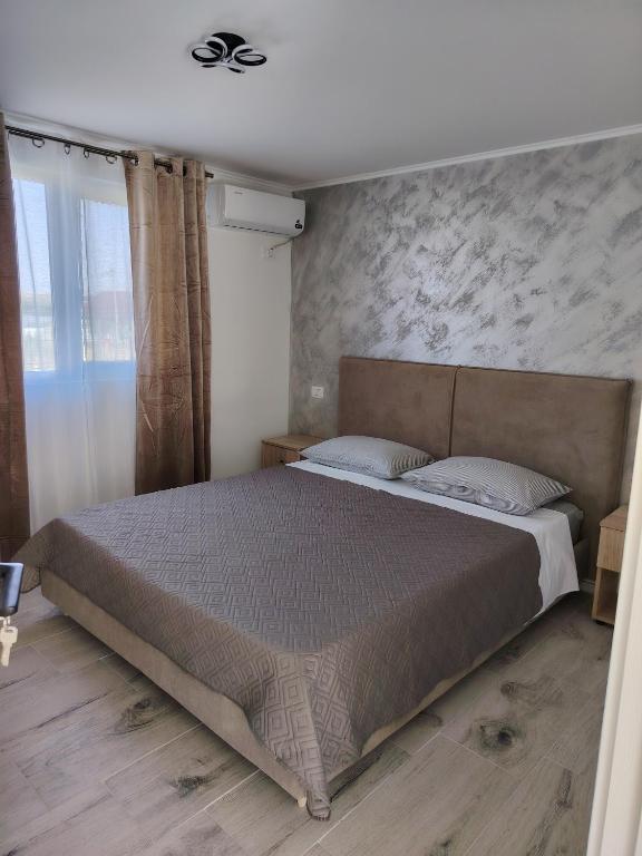 a bedroom with a large bed in a room at Casa Joe in Corbu